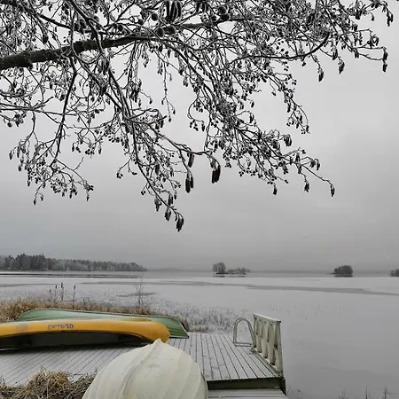 Kultakukkura Hirsikartano Villa