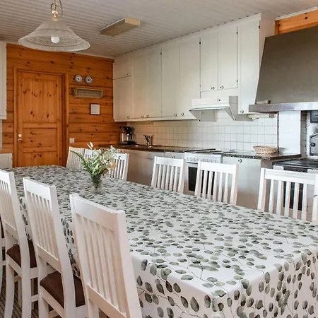 Villa Kultakukkura Hirsikartano *