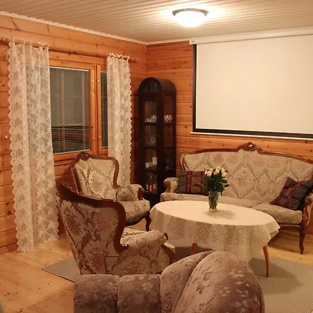 Villa Kultakukkura Hirsikartano Tammela