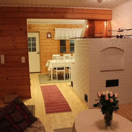 Villa Kultakukkura Hirsikartano Tammela